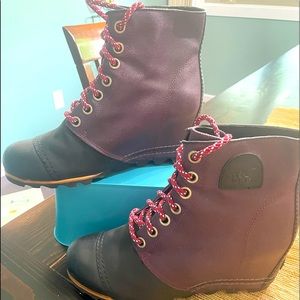 Sorel purple/black ankle boot wedges. Size 11